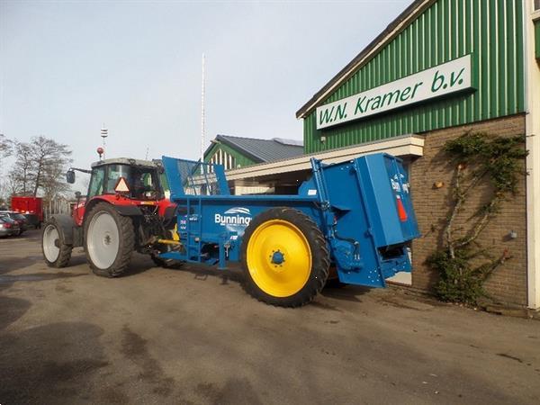 Grote foto bunning breedstrooier lowlander breedstrooier compost compact agrarisch strooiers