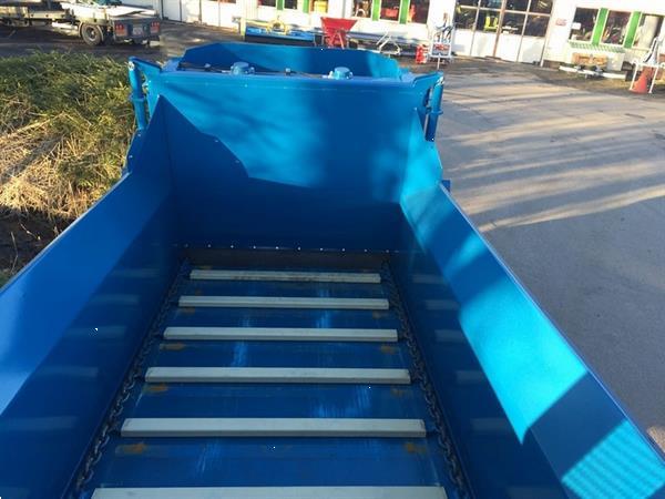Grote foto bunning breedstrooier lowlander breedstrooier compost compact agrarisch strooiers