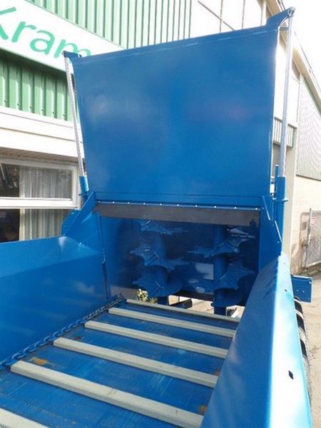 Grote foto bunning breedstrooier lowlander breedstrooier compost compact agrarisch strooiers