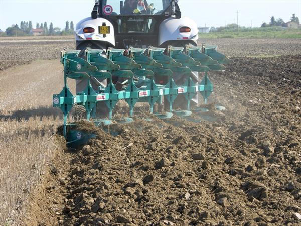 Grote foto kramer eco ploeg emmegiemme on land in de veur agrarisch akkerbouw