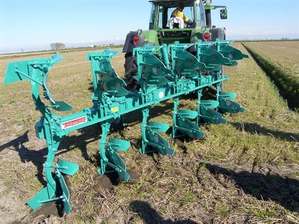 Grote foto kramer eco ploeg emmegiemme on land in de veur agrarisch akkerbouw