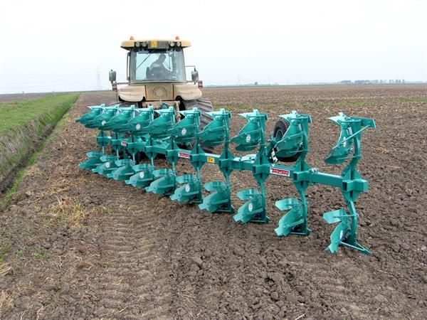Grote foto kramer eco ploeg emmegiemme on land in de veur agrarisch akkerbouw