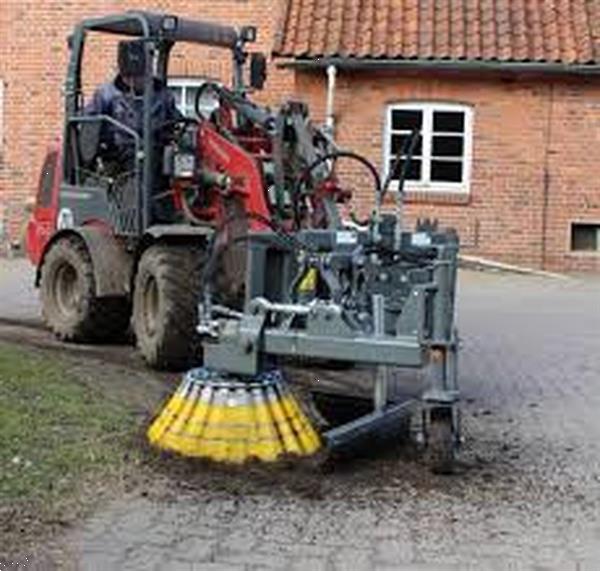 Grote foto onkruidborstel milieuvriendelijk en hoge capaciteit agrarisch akkerbouw