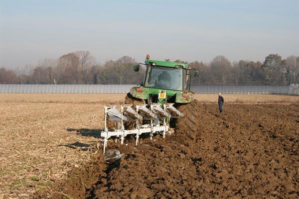 Grote foto kramer ermo ploeg diepploeg on land eco diep ploeg agrarisch akkerbouw