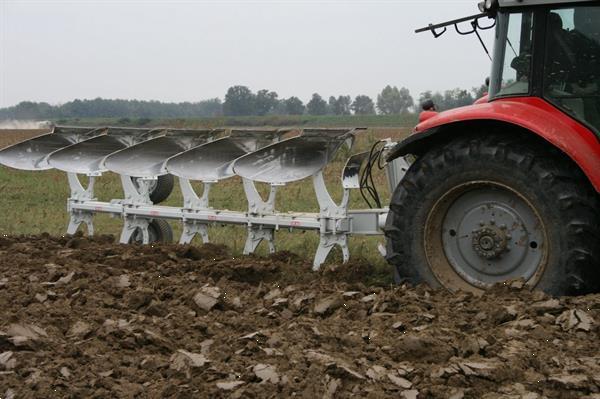 Grote foto kramer ermo ploeg diepploeg on land eco diep ploeg agrarisch akkerbouw
