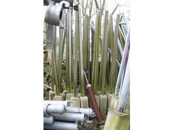Grote foto stalen palen met betonnen voet doe het zelf en verbouw onderdelen en accessoires