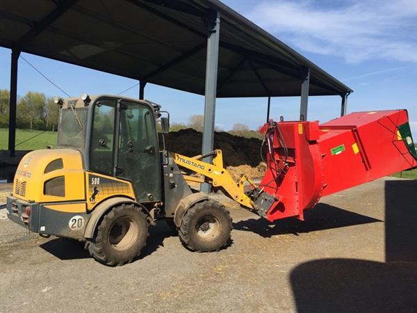 Grote foto skovbo stroverdeler straw blower strohverteiler agrarisch algemeen