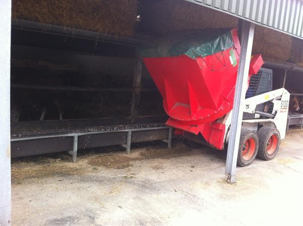 Grote foto skovbo stroverdeler straw blower strohverteiler agrarisch algemeen