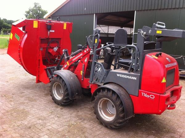 Grote foto skovbo stroverdeler straw blower strohverteiler agrarisch algemeen