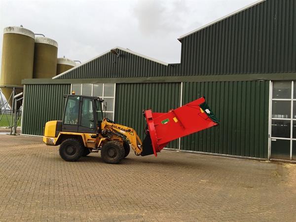 Grote foto skovbo stroverdeler straw blower strohverteiler agrarisch algemeen