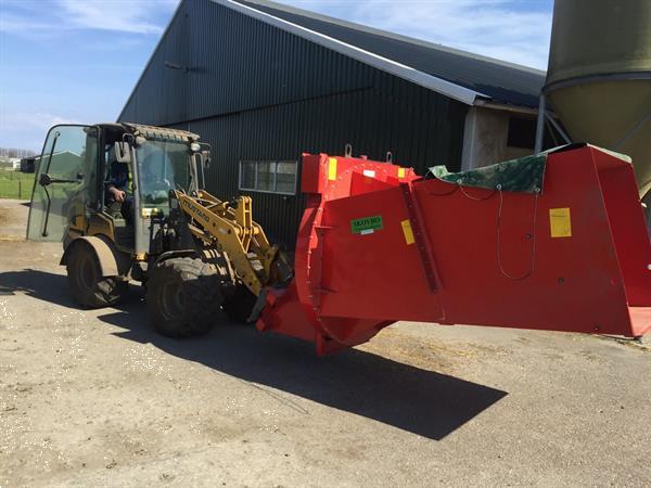 Grote foto skovbo stroverdeler straw blower strohverteiler agrarisch algemeen