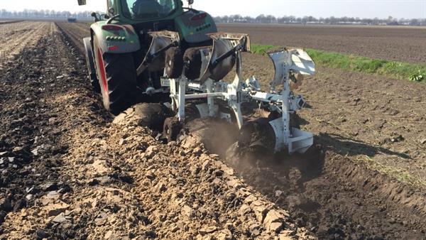 Grote foto kramer ermo ploeg 2 fase tiger panter diepploeg agrarisch akkerbouw