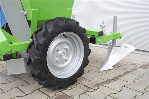 Grote foto bomet aardappelpootmachine 2 rijen s239 agrarisch mechanisatie