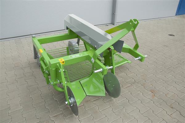 Grote foto bomet aardappelrooimachine 1 rij zijuitworp ursa z655 agrarisch mechanisatie