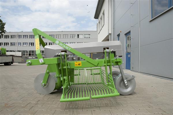Grote foto bomet aardappelrooimachine 1 rij zijuitworp ursa z655 agrarisch mechanisatie