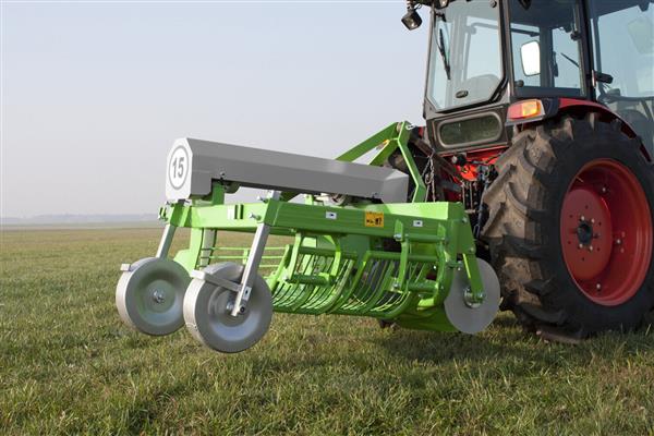 Grote foto bomet aardappelrooimachine 1 rij zijuitworp ursa z655 agrarisch mechanisatie