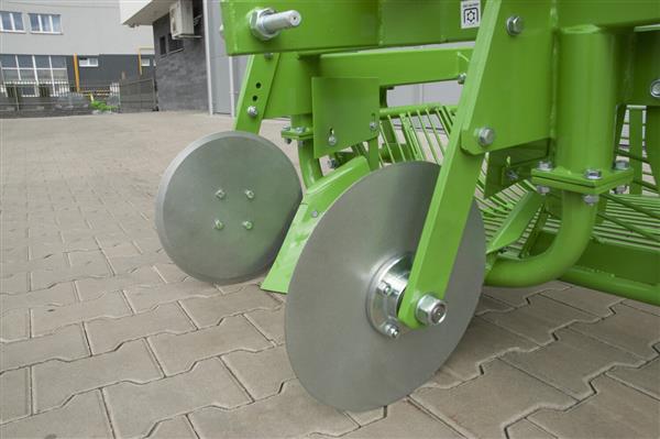 Grote foto bomet aardappelrooimachine 1 rij zijuitworp ursa z655 agrarisch mechanisatie