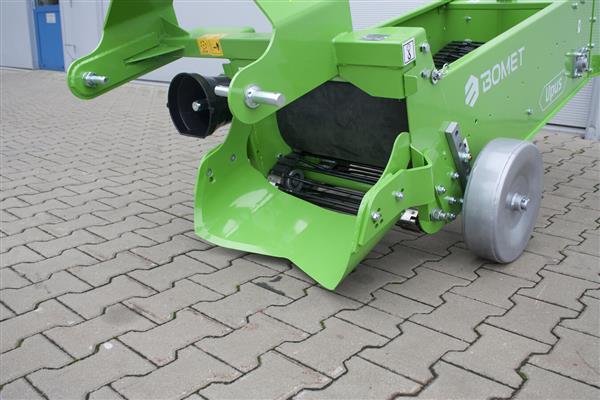 Grote foto bomet aardappelrooier 1 rij upus z656 agrarisch mechanisatie