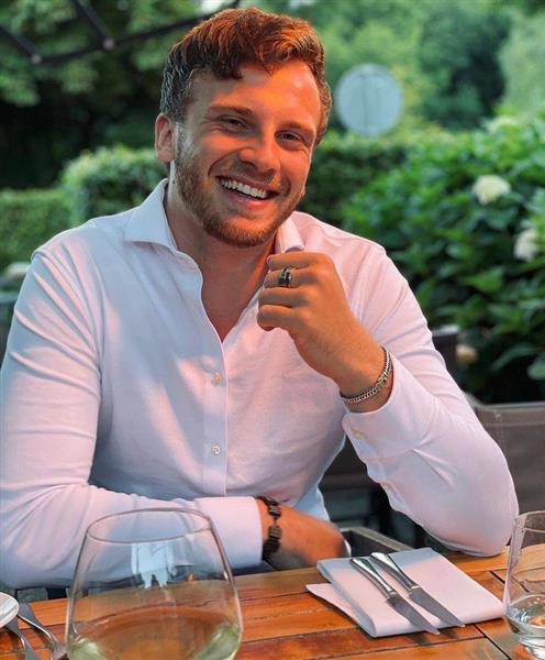 Grote foto onder welke steen lig jij erotiek man zoekt man