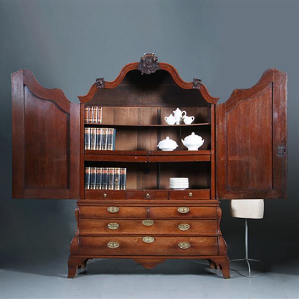 Grote foto dubbel gebogen kabinet in prachtige oude kleur 18e eeuws no.843057 antiek en kunst stoelen en banken