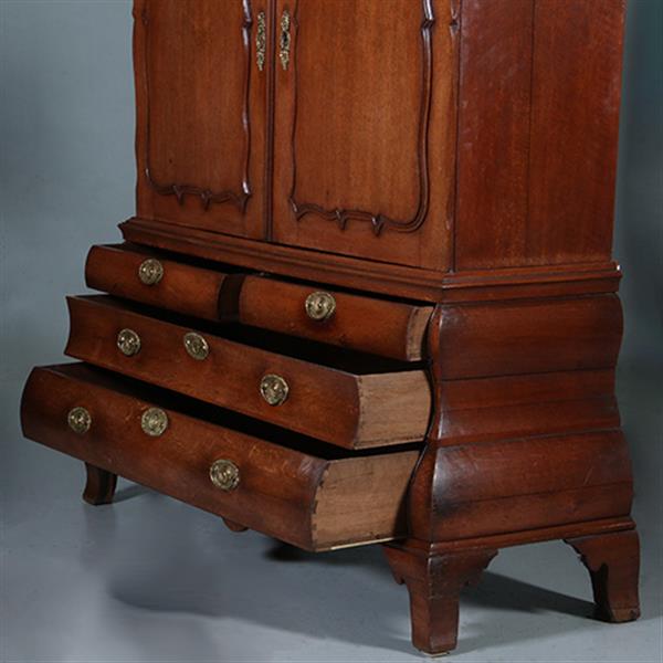 Grote foto dubbel gebogen kabinet in prachtige oude kleur 18e eeuws no.843057 antiek en kunst stoelen en banken