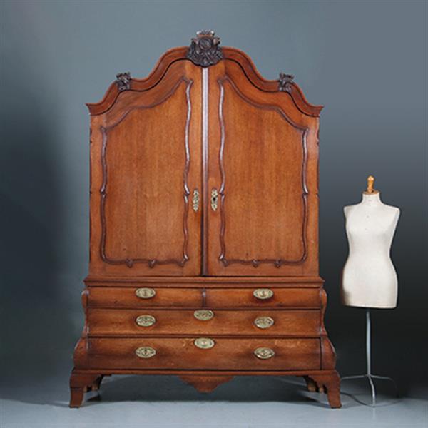 Grote foto dubbel gebogen kabinet in prachtige oude kleur 18e eeuws no.843057 antiek en kunst stoelen en banken