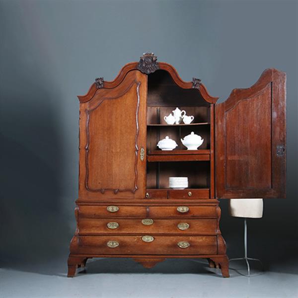 Grote foto dubbel gebogen kabinet in prachtige oude kleur 18e eeuws no.843057 antiek en kunst stoelen en banken