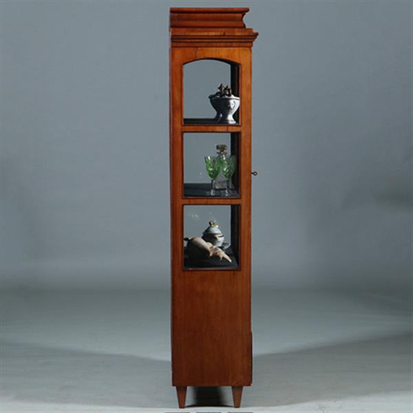 Grote foto zeer verfijnde vitrine met driezijdig glas en timpaanlade frankrijk ca 1825 fijn inlegwerk no.2606 antiek en kunst stoelen en banken