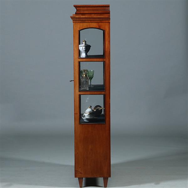 Grote foto zeer verfijnde vitrine met driezijdig glas en timpaanlade frankrijk ca 1825 fijn inlegwerk no.2606 antiek en kunst stoelen en banken