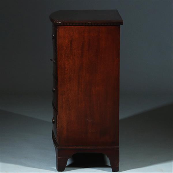 Grote foto bow front commode ca 1850 gerestaureerd en in zeer fraaie staat met brons beslag no.260615 antiek en kunst stoelen en banken
