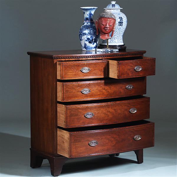 Grote foto bow front commode ca 1850 gerestaureerd en in zeer fraaie staat met brons beslag no.260615 antiek en kunst stoelen en banken