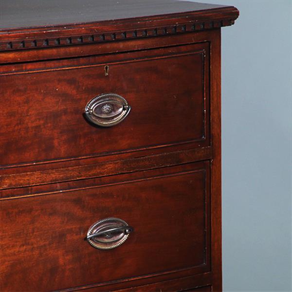 Grote foto bow front commode ca 1850 gerestaureerd en in zeer fraaie staat met brons beslag no.260615 antiek en kunst stoelen en banken