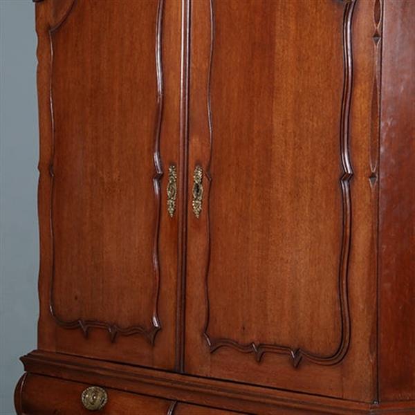 Grote foto dubbel gebogen kabinet in prachtige oude kleur 18e eeuws no.843057 antiek en kunst stoelen en banken