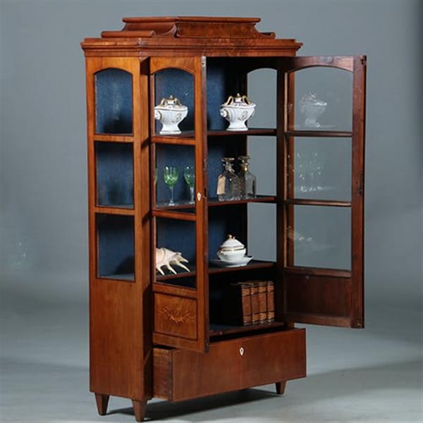 Grote foto zeer verfijnde vitrine met driezijdig glas en timpaanlade frankrijk ca 1825 fijn inlegwerk no.2606 antiek en kunst stoelen en banken