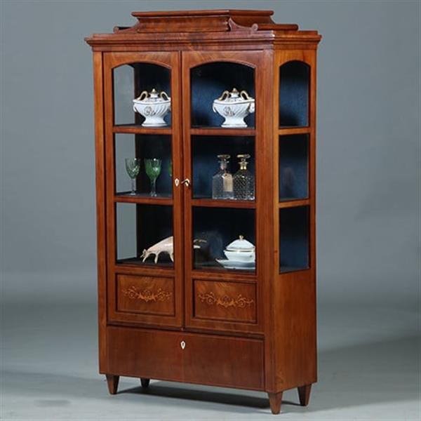 Grote foto zeer verfijnde vitrine met driezijdig glas en timpaanlade frankrijk ca 1825 fijn inlegwerk no.2606 antiek en kunst stoelen en banken