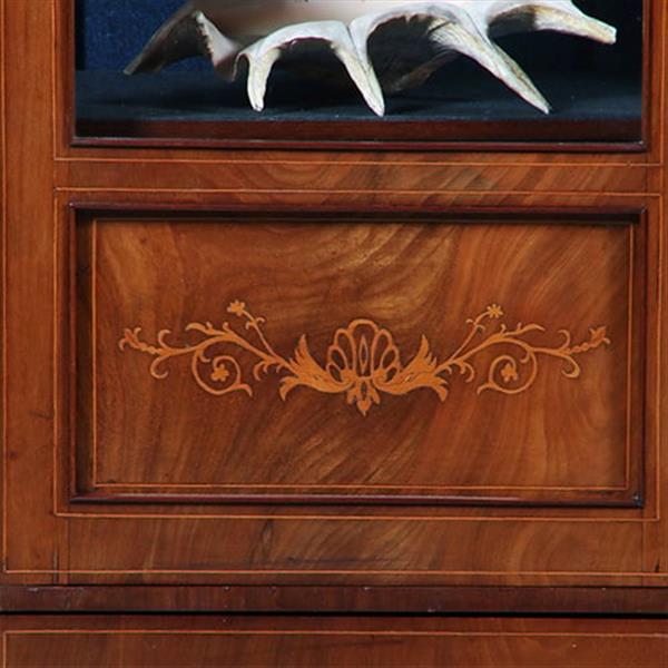 Grote foto zeer verfijnde vitrine met driezijdig glas en timpaanlade frankrijk ca 1825 fijn inlegwerk no.2606 antiek en kunst stoelen en banken