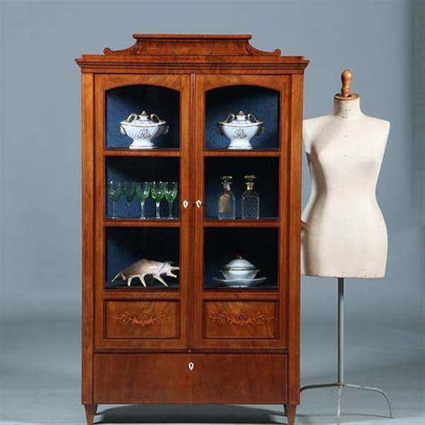 Grote foto zeer verfijnde vitrine met driezijdig glas en timpaanlade frankrijk ca 1825 fijn inlegwerk no.2606 antiek en kunst stoelen en banken