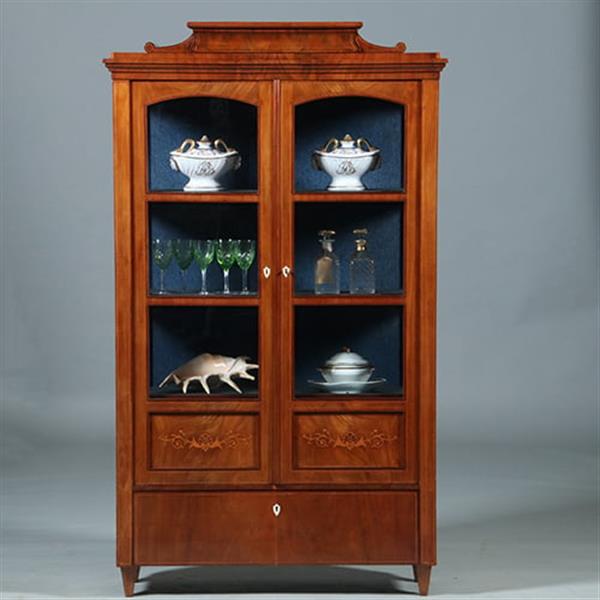 Grote foto zeer verfijnde vitrine met driezijdig glas en timpaanlade frankrijk ca 1825 fijn inlegwerk no.2606 antiek en kunst stoelen en banken