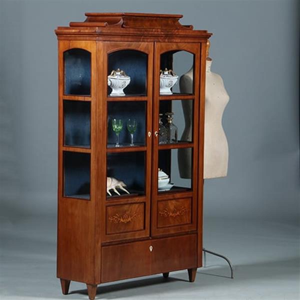 Grote foto zeer verfijnde vitrine met driezijdig glas en timpaanlade frankrijk ca 1825 fijn inlegwerk no.2606 antiek en kunst stoelen en banken