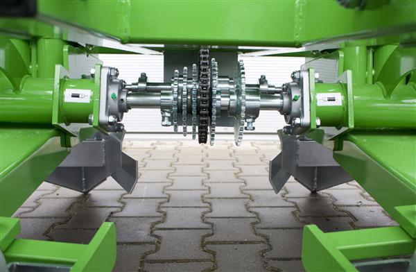 Grote foto bomet aardappelpootmachine 2 rijen gemini agrarisch mechanisatie