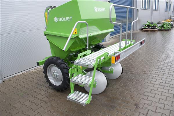 Grote foto bomet aardappelpootmachine 2 rijen gemini agrarisch mechanisatie