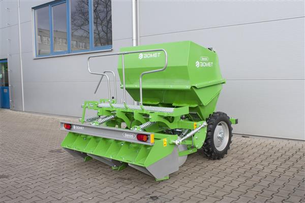 Grote foto bomet aardappelpootmachine 2 rijen gemini agrarisch mechanisatie