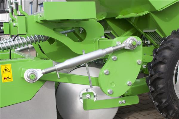 Grote foto bomet aardappelpootmachine 2 rijen gemini agrarisch mechanisatie