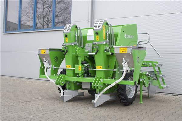 Grote foto bomet aardappelpootmachine 2 rijen gemini agrarisch mechanisatie