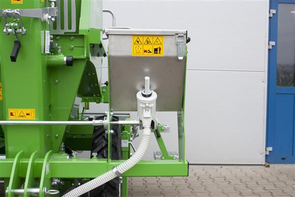 Grote foto bomet aardappelpootmachine 2 rijen gemini agrarisch mechanisatie