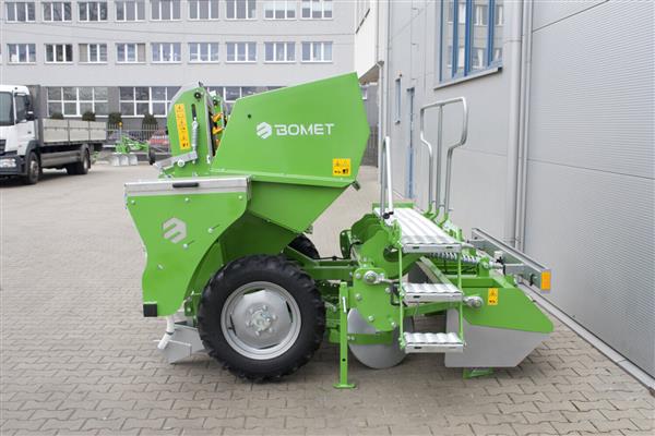 Grote foto bomet aardappelpootmachine 2 rijen gemini agrarisch mechanisatie