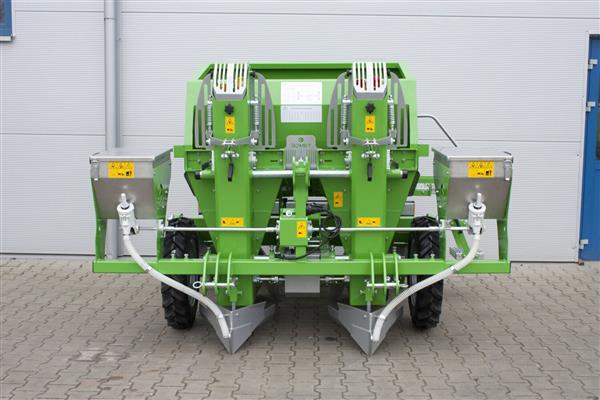 Grote foto bomet aardappelpootmachine 2 rijen gemini agrarisch mechanisatie