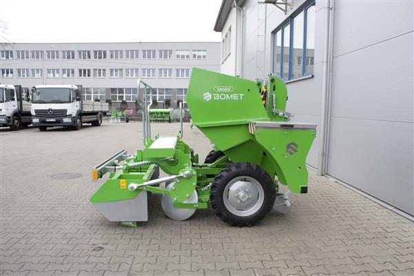 Grote foto bomet aardappelpootmachine 2 rijen gemini agrarisch mechanisatie