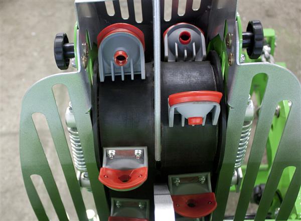 Grote foto bomet aardappelpootmachine 2 rijen gemini agrarisch mechanisatie