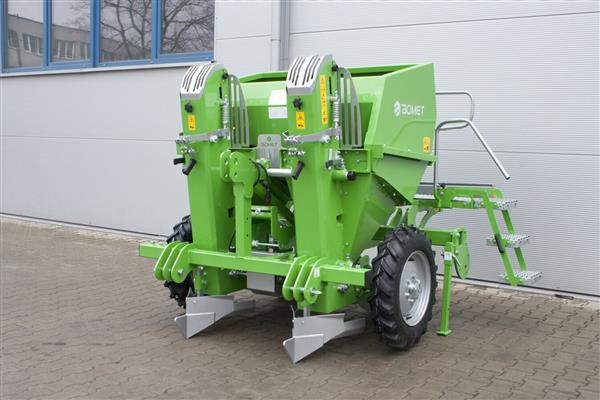 Grote foto bomet aardappelpootmachine 2 rijen gemini agrarisch mechanisatie